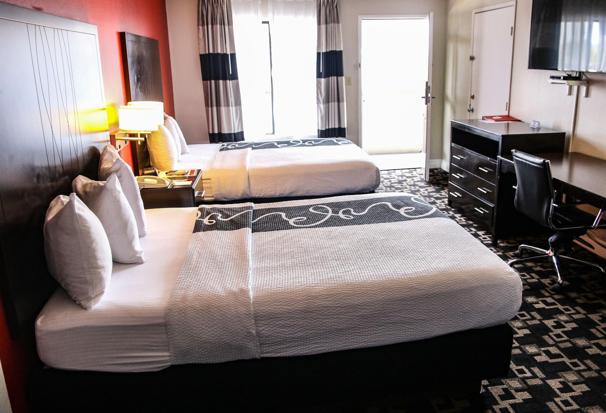 Ramada By Wyndham Oceanside Hotel Bagian luar foto