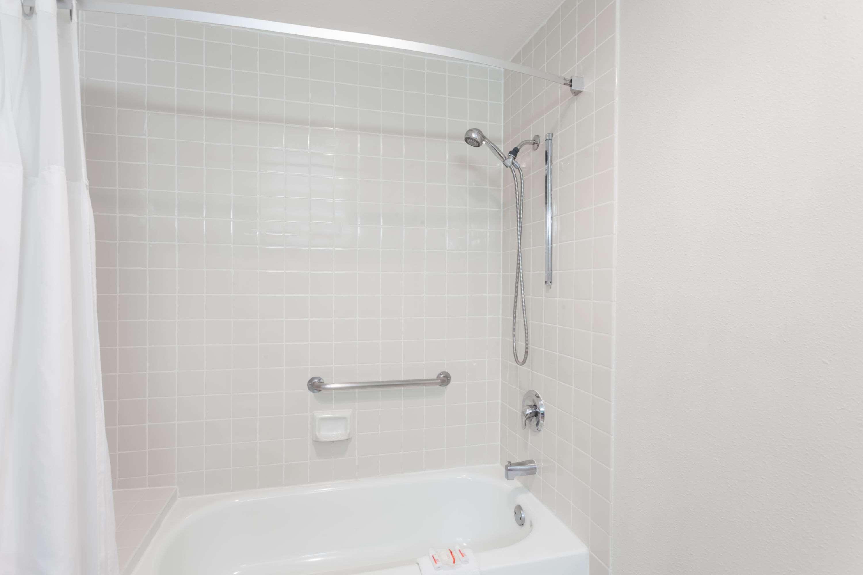 Ramada By Wyndham Oceanside Hotel Bagian luar foto